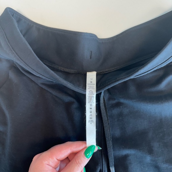 Lululemon black joggers - Picture 3 of 5